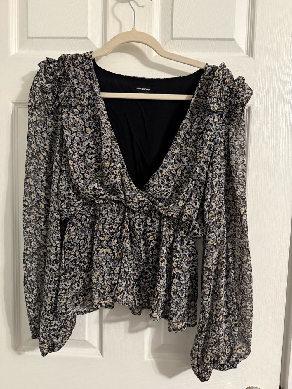 mittoshop Navy and Beige Floral V-Neck Peplum Blouse with Ruffle Shoulders